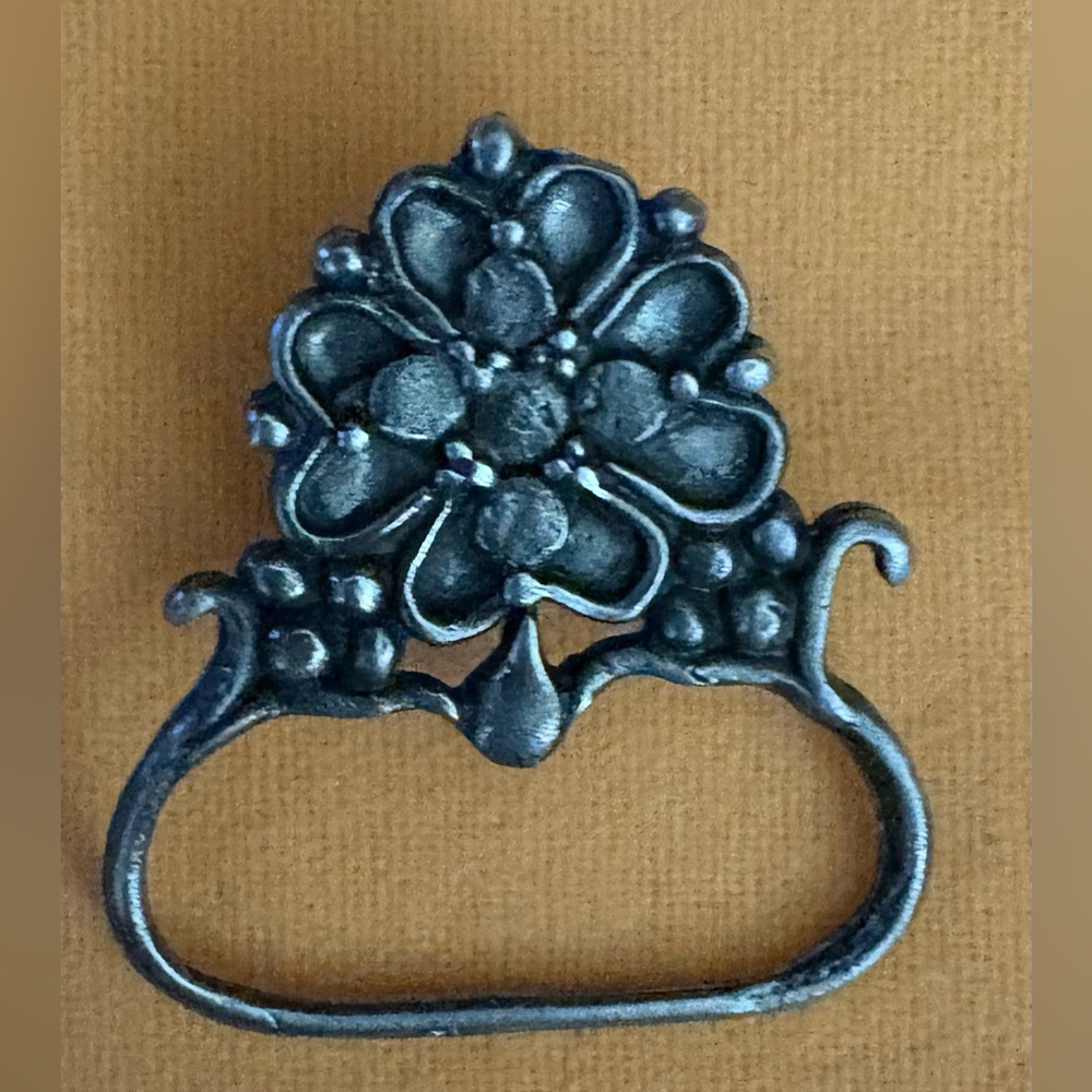 “ID BADGE - EYEGLASS HOLDER”, FLORAL DESIGN. BRAND NEW!